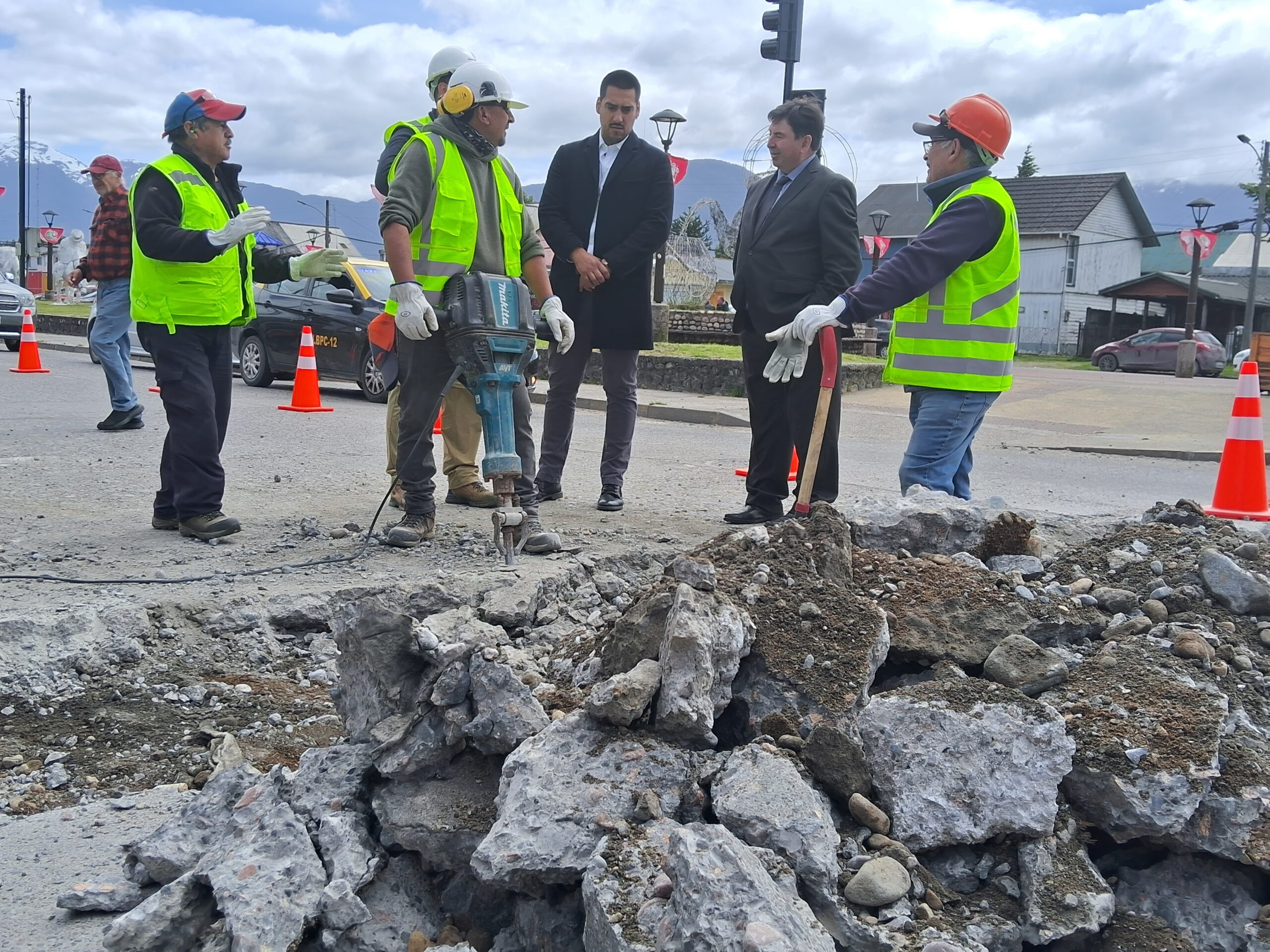 Comienza reparación de calle principal en el centro de Puerto Aysén