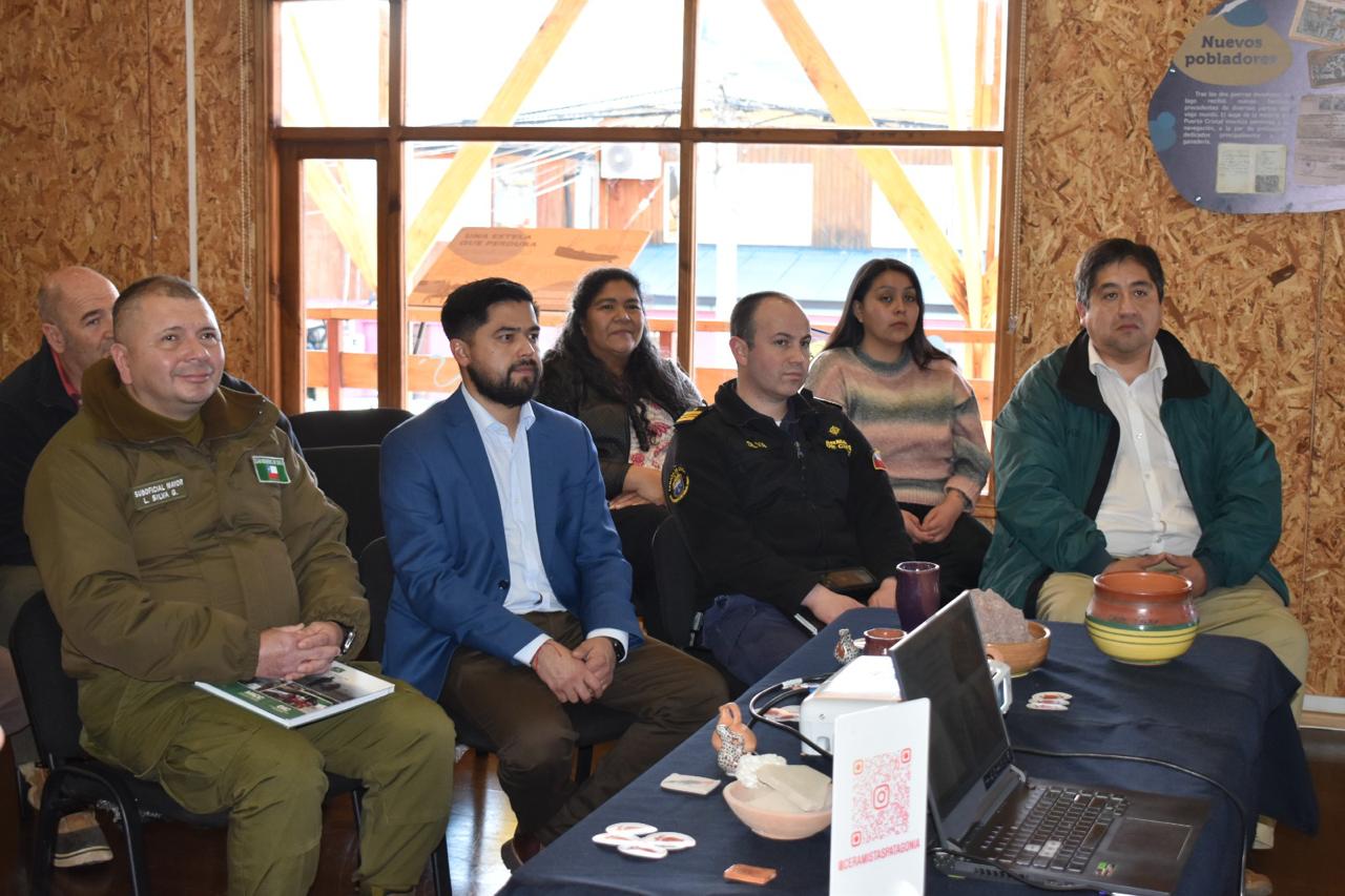 CHILE CHICO PONE EN VALOR SU ARCILLA EN CONVERSATORIO DE MINERÍA ARTESANAL