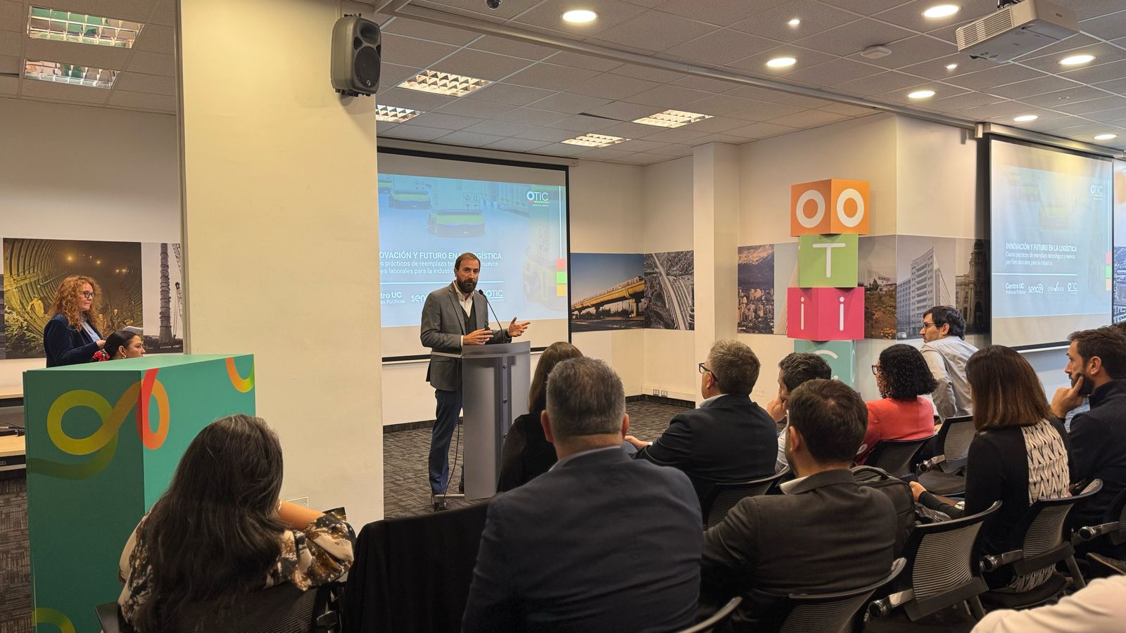 Innovación en logística: lanzan estudio sobre reemplazo tecnológico y nuevos perfiles laborales en Chile