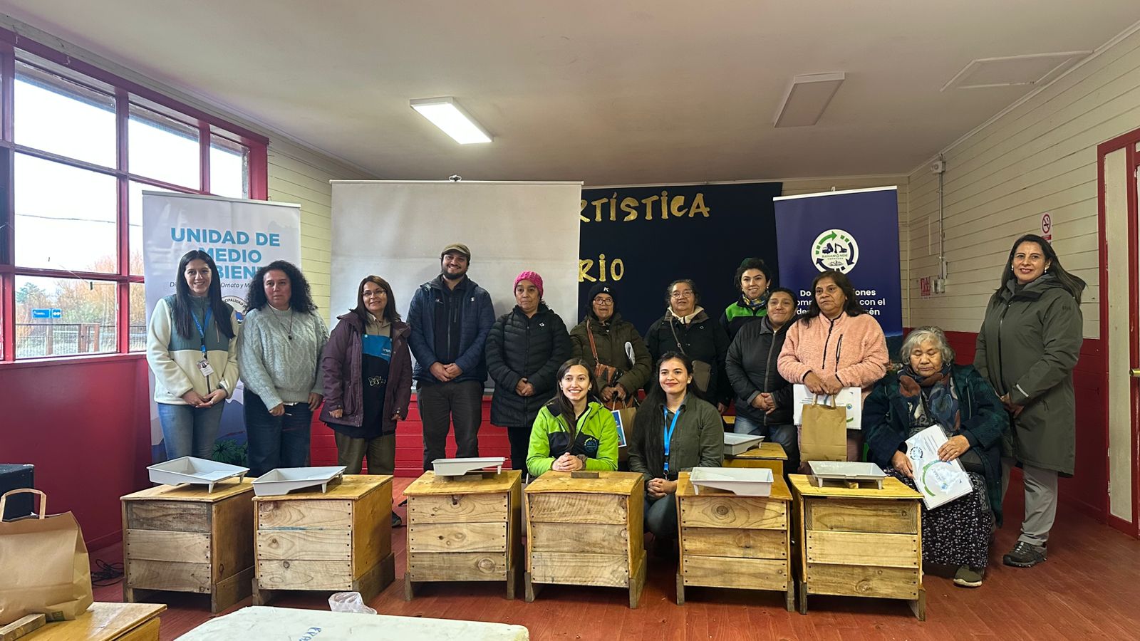 Alianza entre Medio Ambiente y Municipialidad de Aysén beneficia a comunidad de Isla Las Huichas con  vermicomposteras