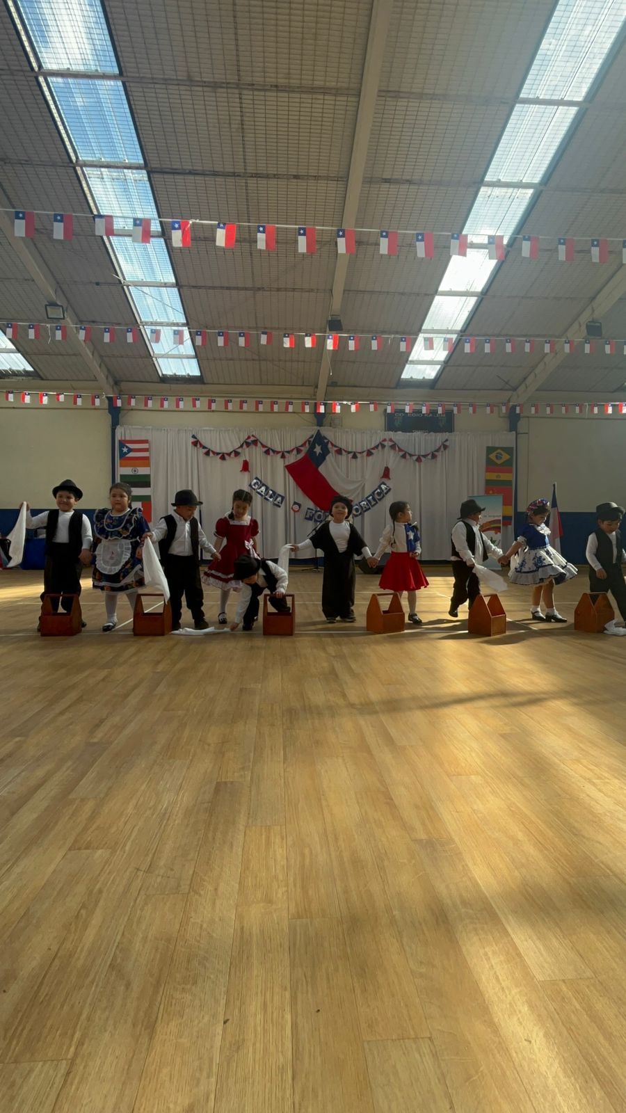 Escuela de Lenguaje Kalem celebró gala folclórica junto a párvulos y sus familias en Puerto Aysén