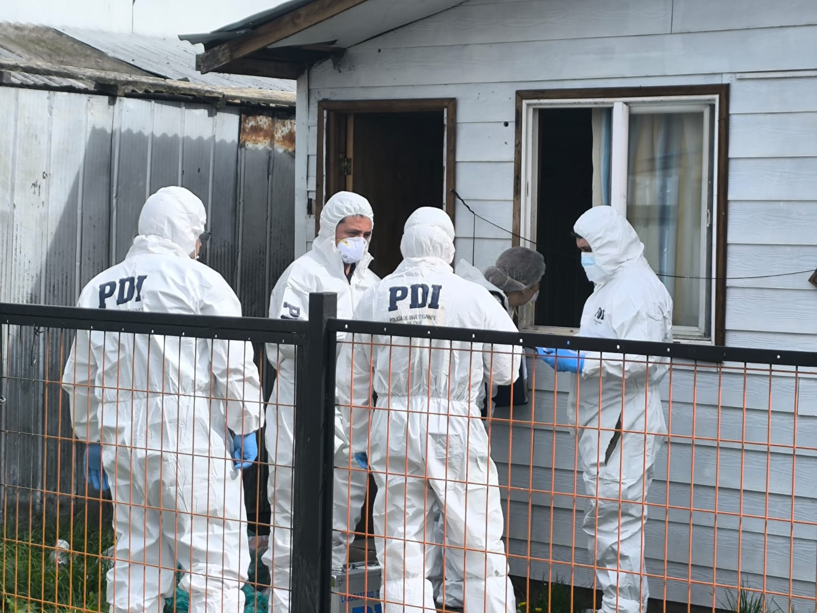 Macabro hallazgo en Puerto Aysén: encuentran osamentas humanas al interior de una vivienda