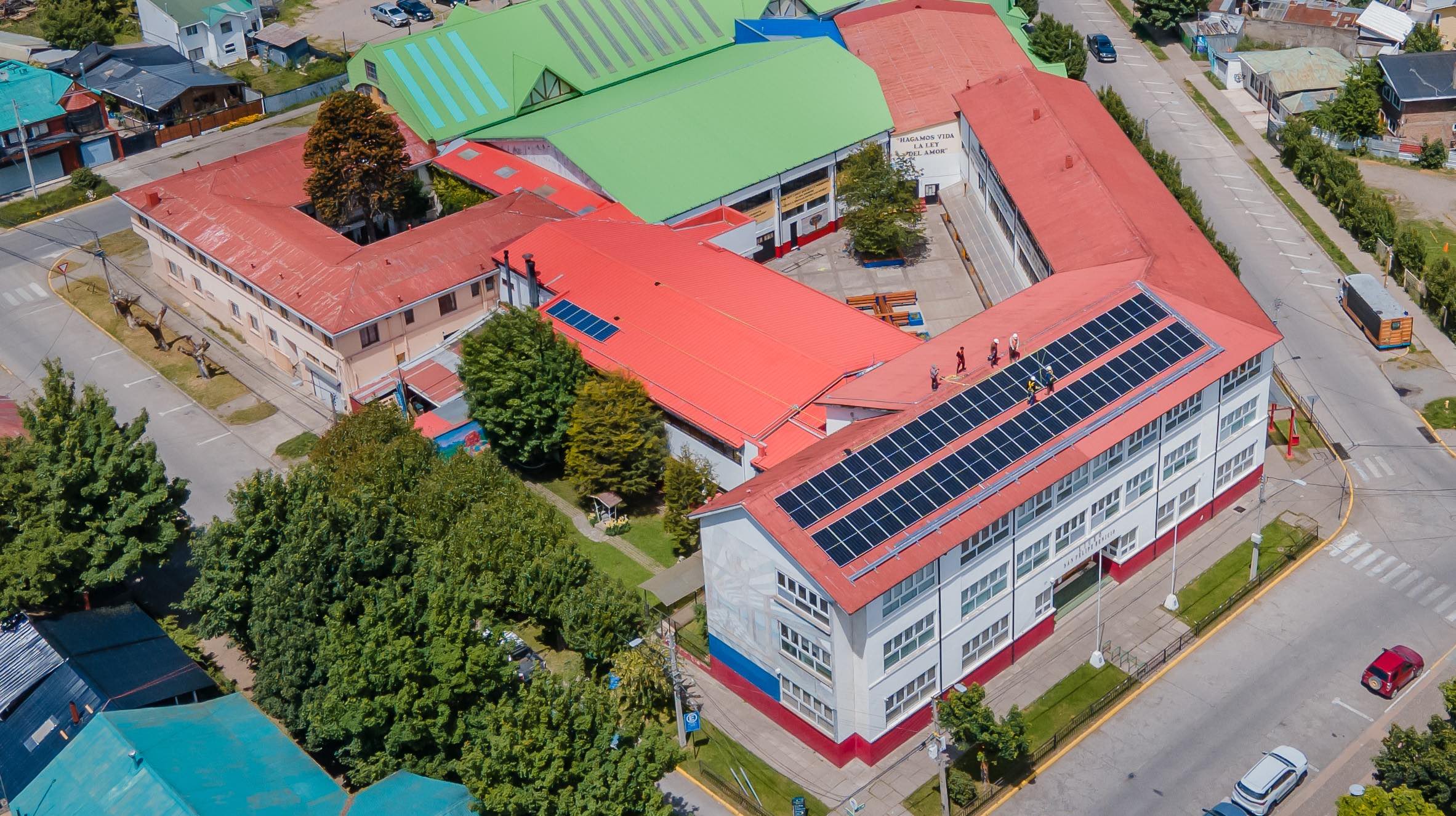 Alivio para el bolsillo de familias en Aysén: Planta Solar Titán entrega los primeros descuentos en la  cuenta de la luz