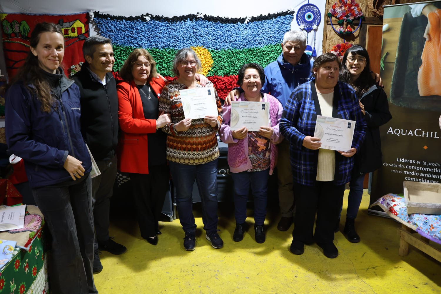 AquaChile fortalece vínculos con comunidades locales a través de curso de manualidades navideñas