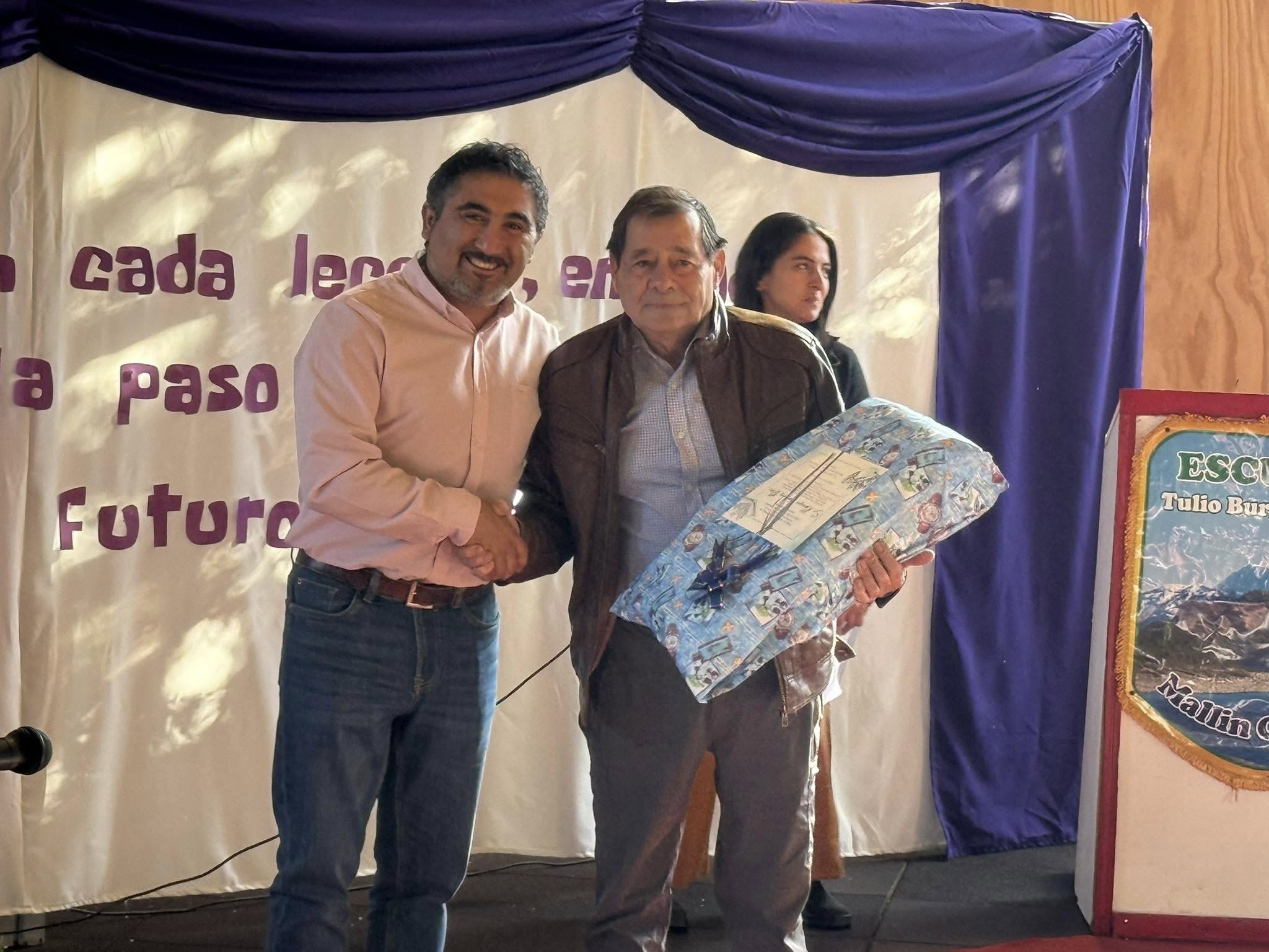 Municipio de Chile Chico inicia proceso para que la Plaza de Mallín Grande lleve el nombre del profesor Robinson Cárdenas