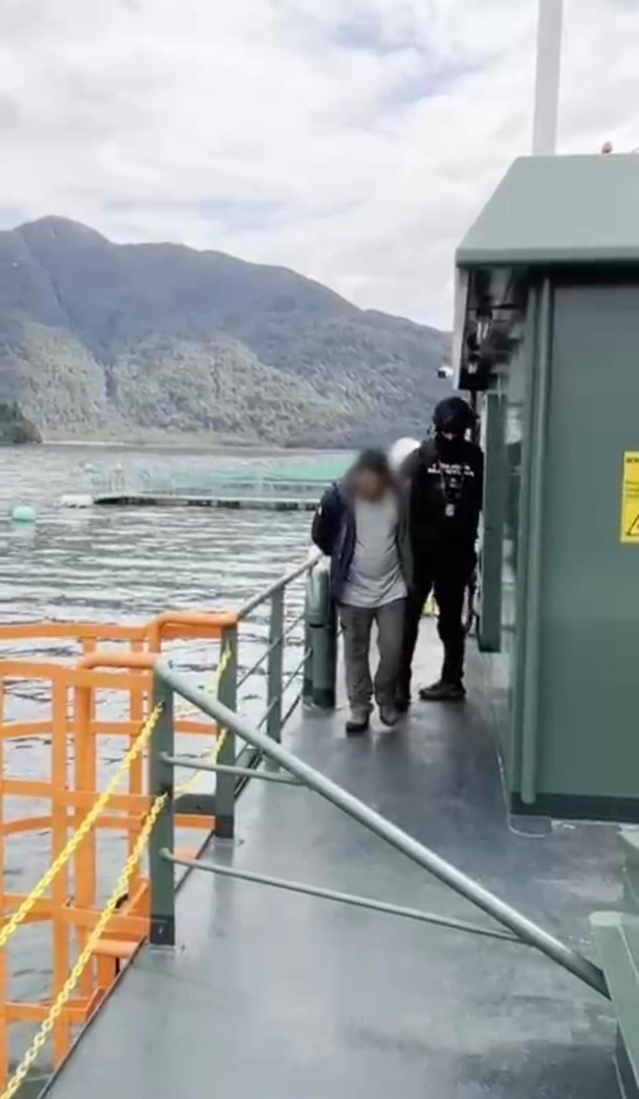 Policía Marítima detiene a ciudadano imputado por robo y comercialización de salmones en Bahía Chacabuco