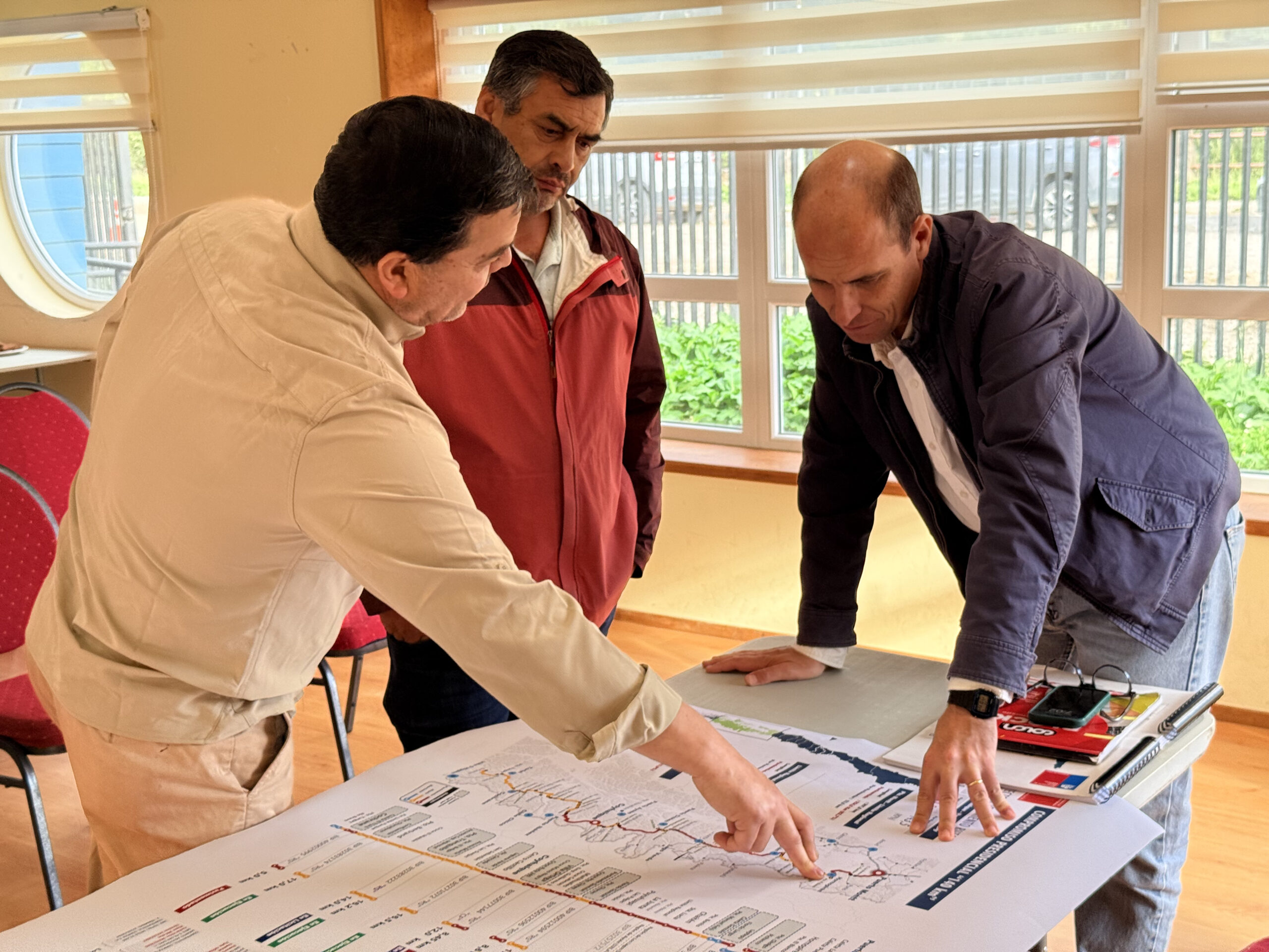 “LA RUTA 7 NO PUEDE SEGUIR ESPERANDO”: FUTURO MINISTRO DEL MOP SE REÚNE CON TRANSPORTISTAS DE AYSÉN ANTES DE ASUMIR SU CARGO