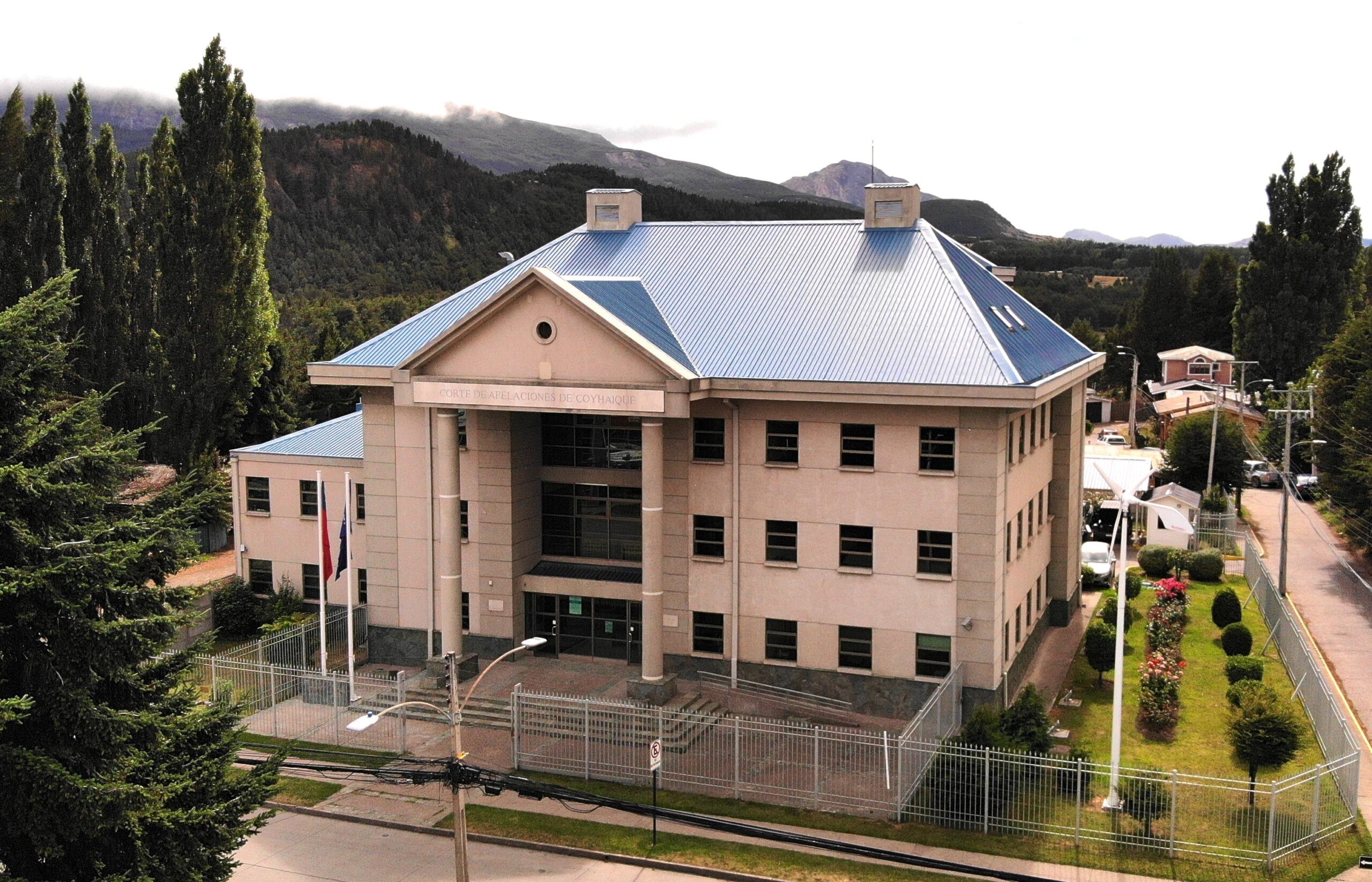 Corte de Coyhaique ordena renovar contrata de docente de Liceo de Melinka