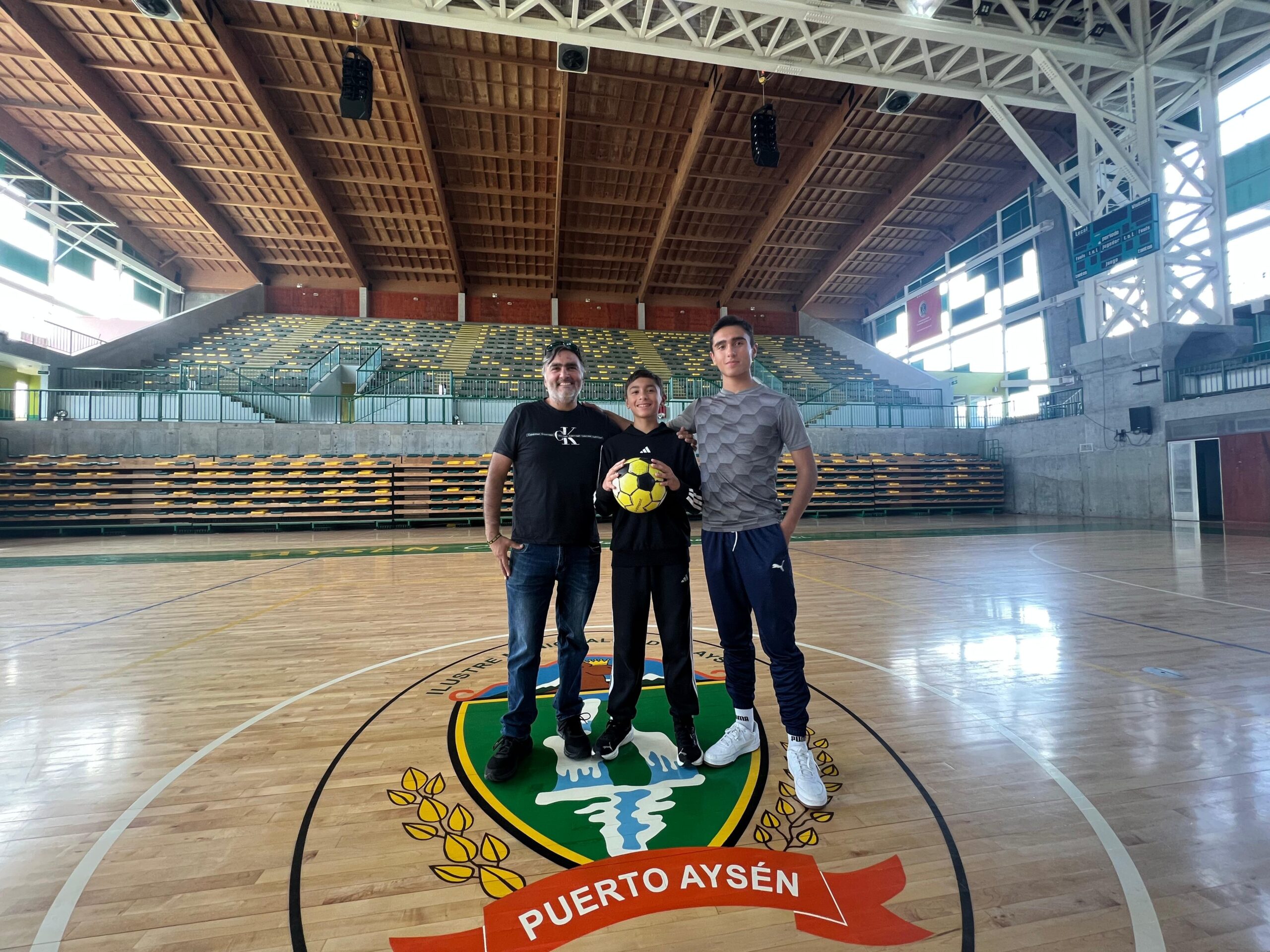 Polideportivo 21 de abril ha cumplido rol fundamental en su progreso: La historia de dos hermanos que han forjado su camino al fútbol profesional