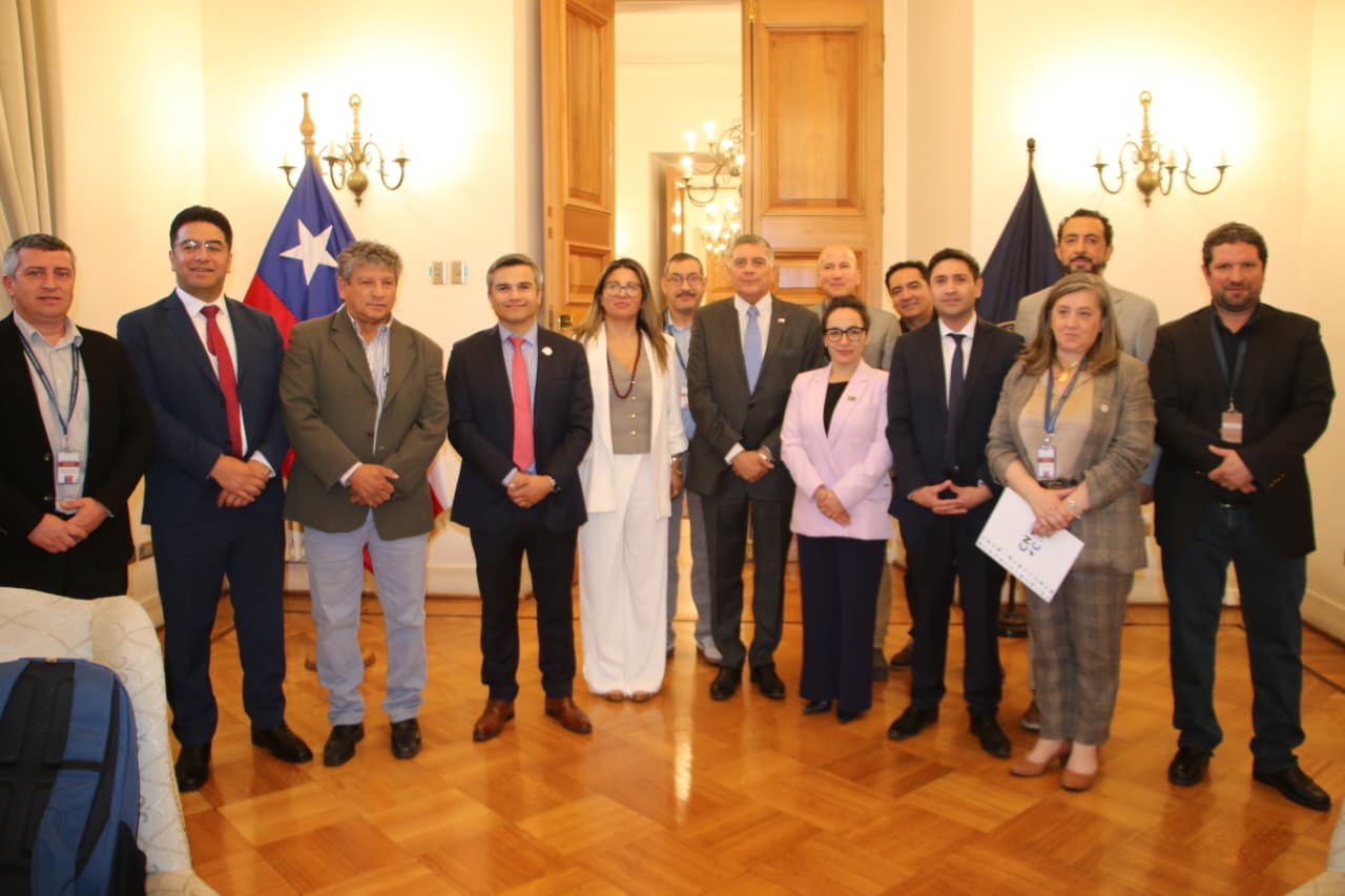 Delegación de Aysén llega a La Moneda con propuesta transversal para enfrentar alza de combustibles