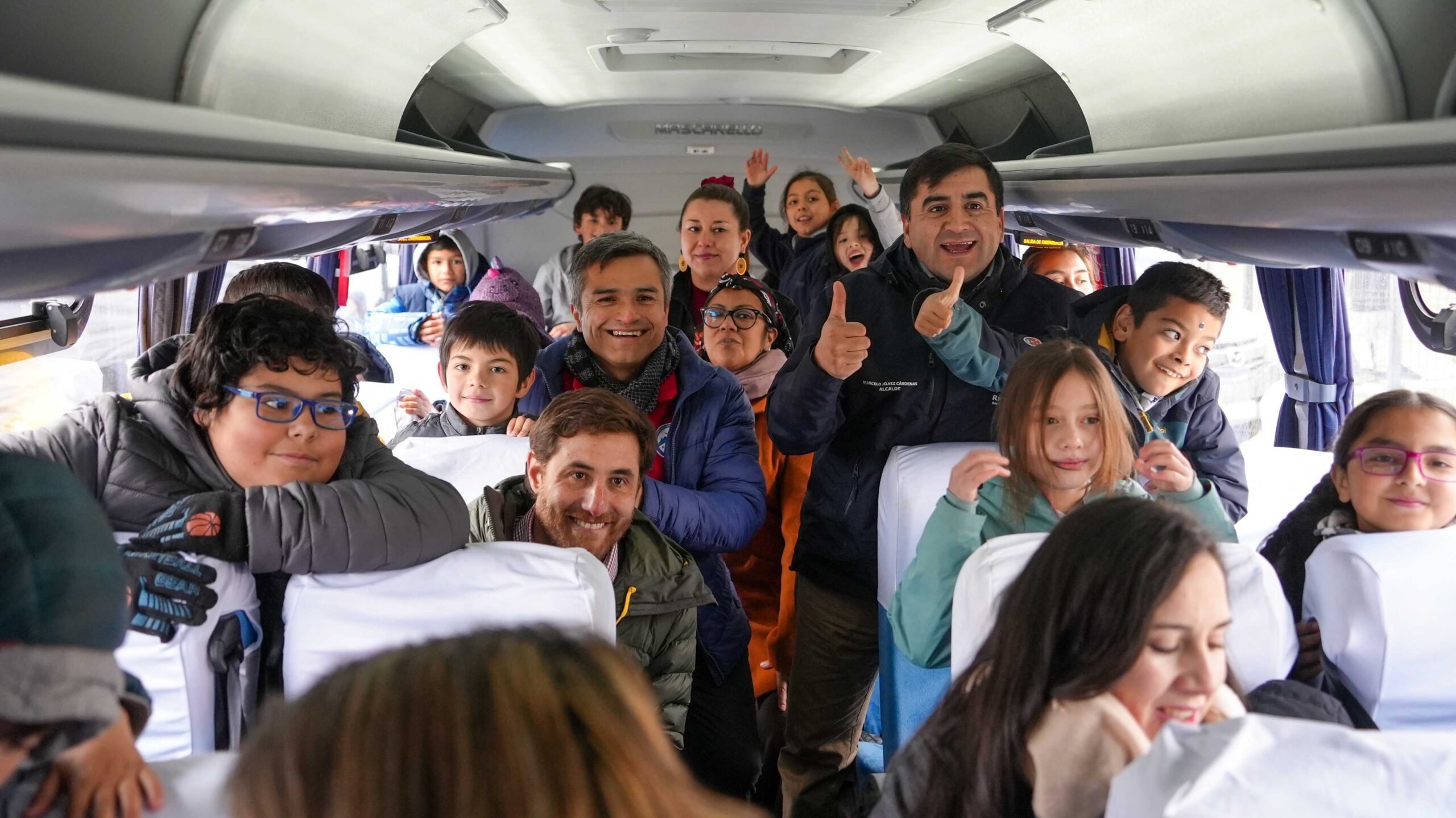 Gobierno Regional de Aysén entrega nuevo bus escolar a comunidad educativa de Villa Cerro Castillo