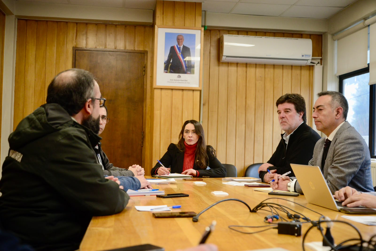 Autoridades coordinan acciones para enfrentar la contaminación atmosférica en Aysén