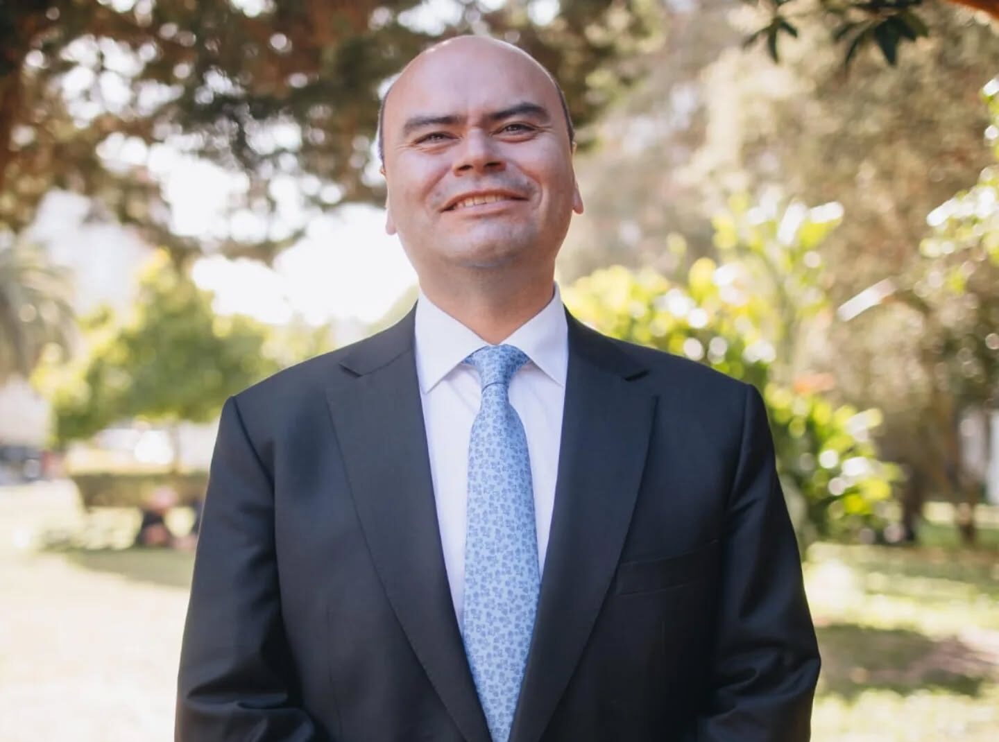 Oriundo de Puerto Aysén es elegido Decano de la Facultad de Ciencias Jurídicas y Sociales de la Universidad de Concepción