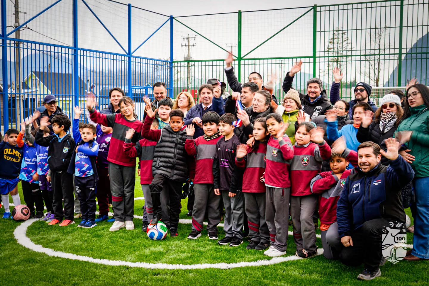 Barrio Las Villas de Puerto Aysén inaugura anhelada cancha de pasto sintético tras años de espera