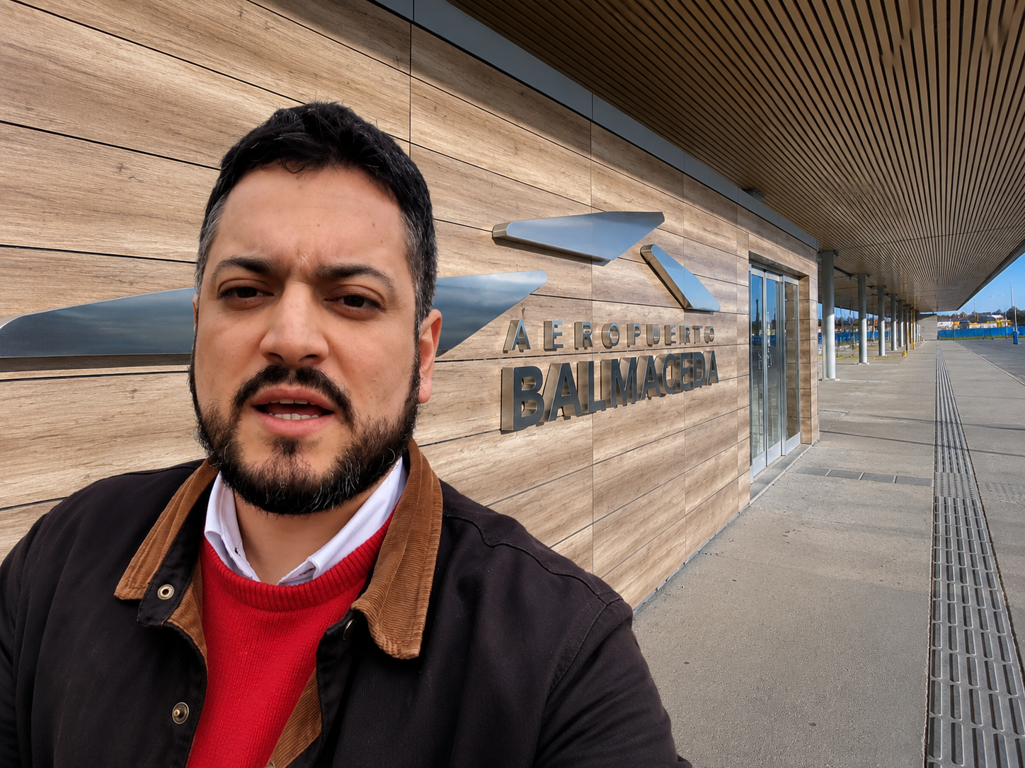 Biministro no logra aterrizar en Balmaceda por baja visibilidad en jornada de inauguración del nuevo terminal