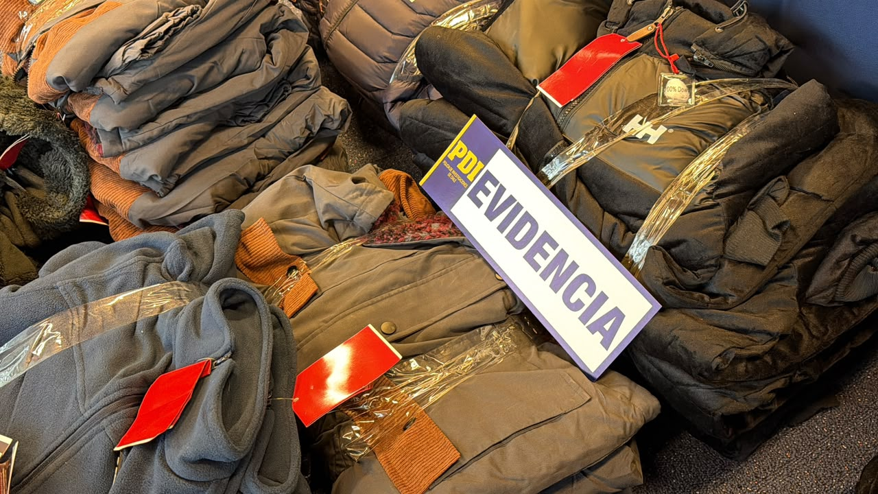 PDI INCAUTA 190 PRENDAS DE VESTIR FALSIFICADAS DESDE LOCAL COMERCIAL EN COYHAIQUE