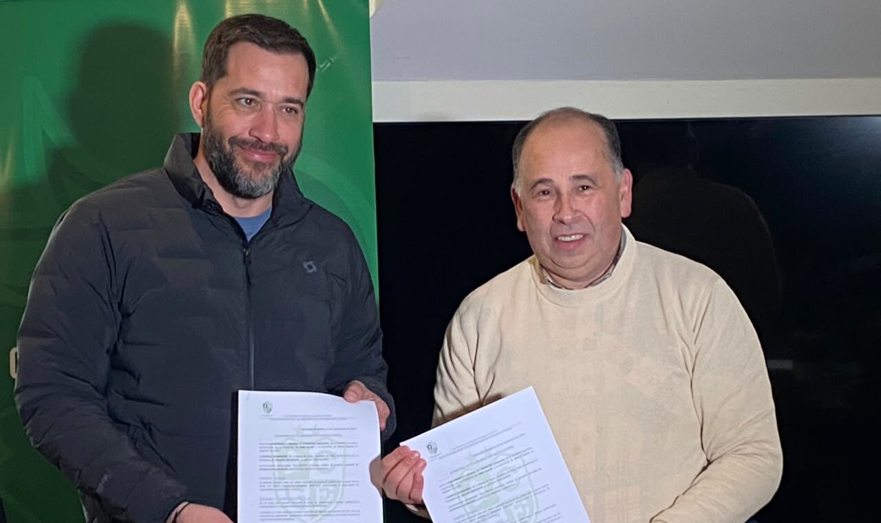 EMBA y Gimnasia de Comodoro firman histórica alianza con la mirada puesta en llevar a Puerto Aysén a la Liga Chilena