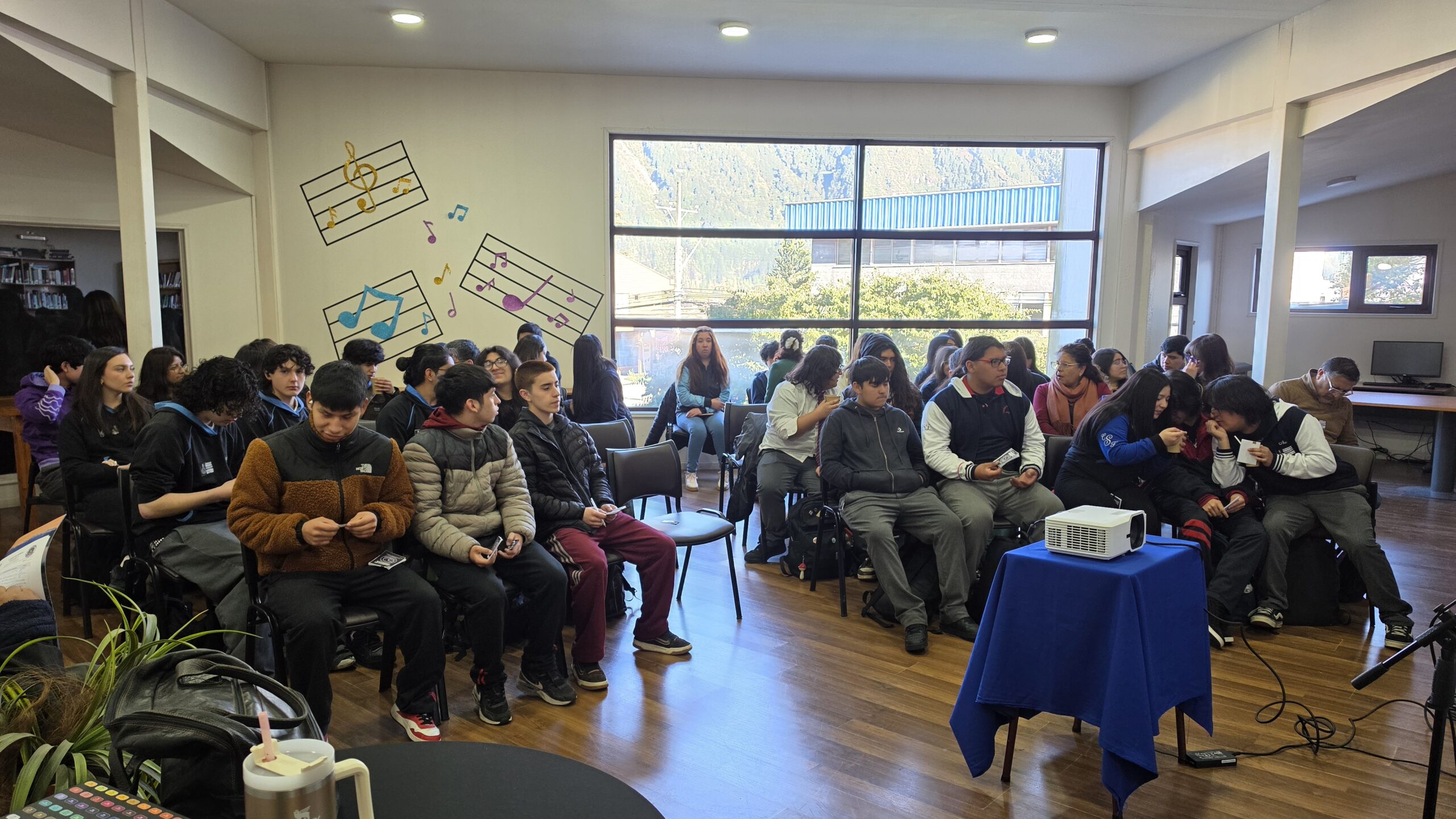 Biblioteca de Aysén realizó Clínica Musical para potenciar el talento juvenil de cara al encuentro interescolar “Máximos Decibeles”