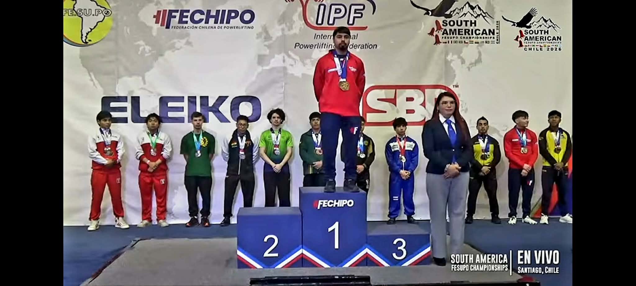 José Luis Vargas destaca en Sudamericano de Powerlifting y obtiene podios en Santiago